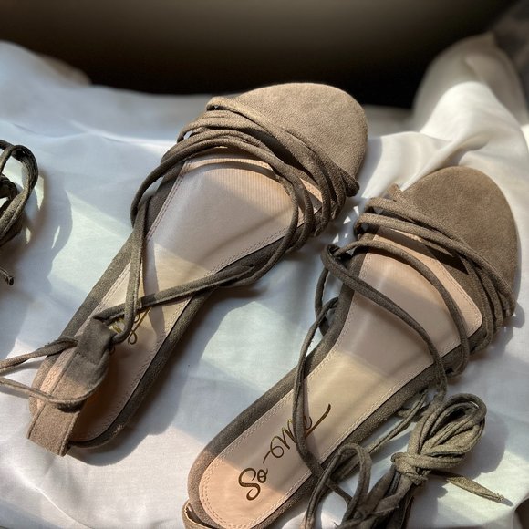 Lace up velvet sandals. - Picture 1 of 4